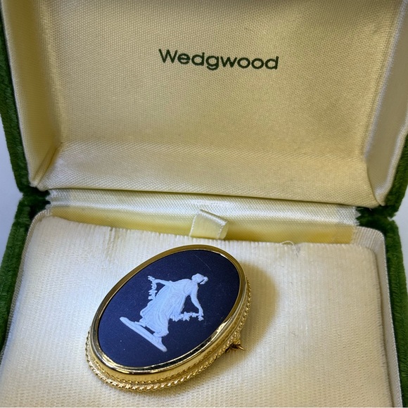 Jewelry - VERY RARE Black bassalt Wedgwood cameo gold filled pin brooch pin pendant